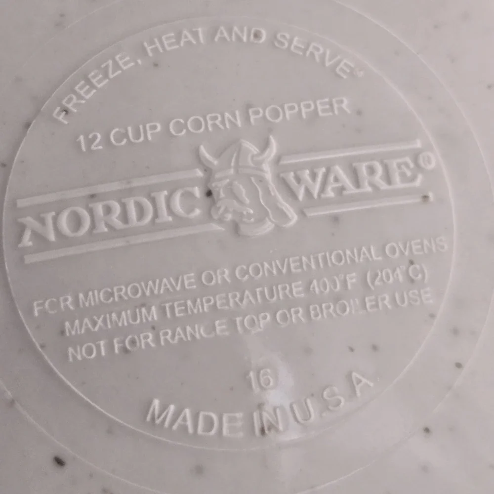 Nordic Ware Microwave 12 Cup Popcorn Popper White With Lid USA Freeze Heat Serve